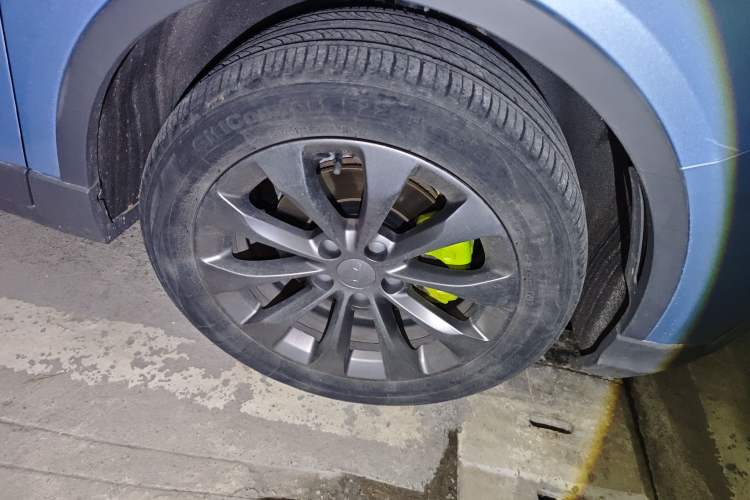 Used Geometry C 2020 Selected Range Edition 550 KM C++ Right Front Wheel Hub