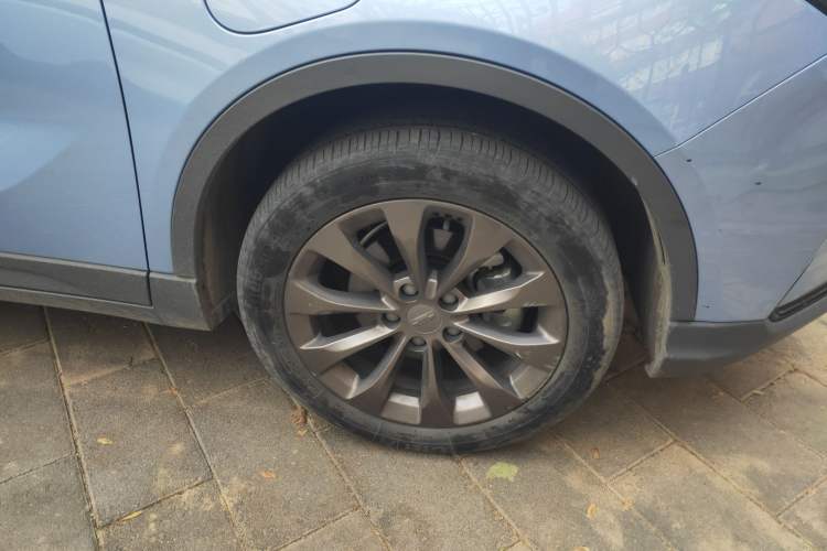 Used Geometry C 2020 Premium Range Version 400 KM C Right Front Wheel Hub