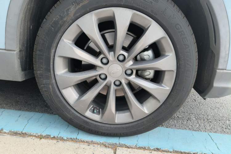 Used Geometry C 2020 Selected Range Edition 550 KM C++ Right Front Wheel Hub