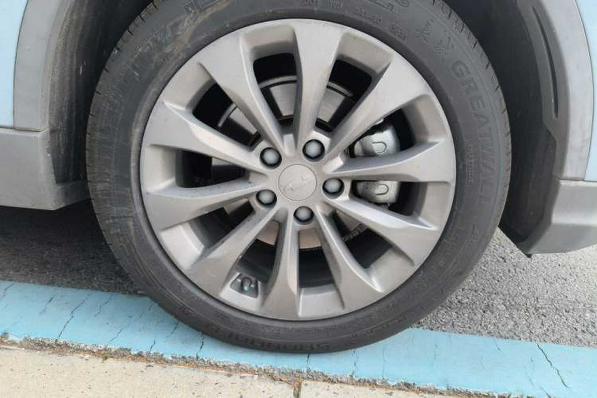 Used Geometry C 2020 Selected Range Edition 550 KM C++ Right Front Wheel Hub