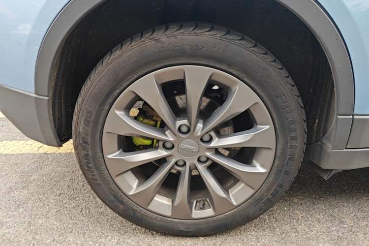 Used Geometry C 2020 Selected Range Edition 550 KM C++ Right Rear Wheel Hub