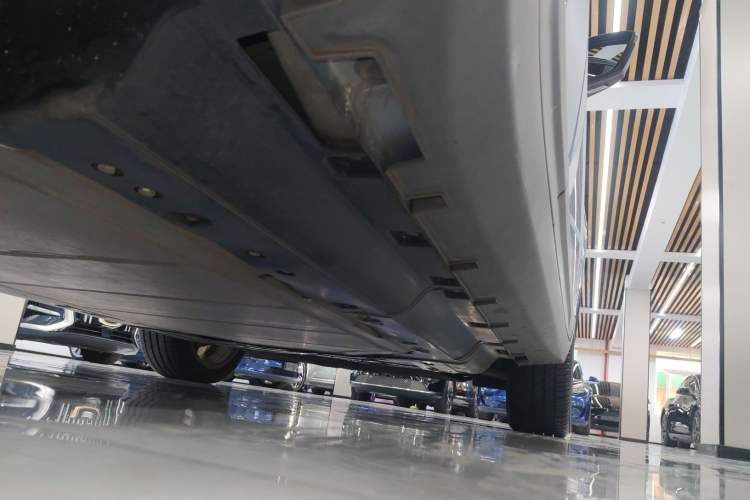 Used Geometry C 2020 Selected Range Edition 550 KM C++ Pro Right Side Sill