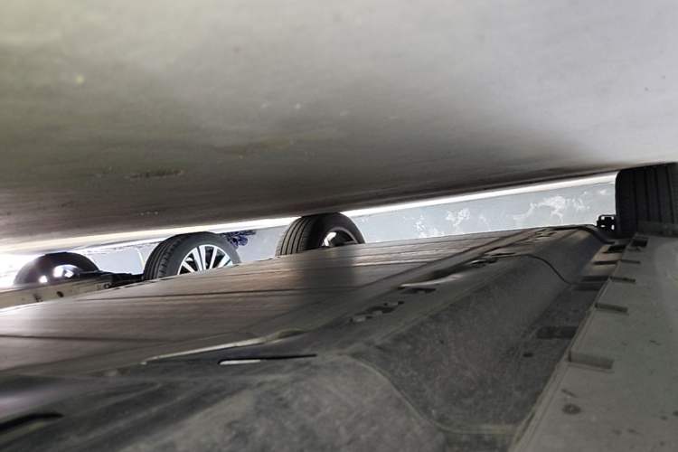 Used Geometry C 2020 Selected Range Edition 550 KM C++ Right Side Sill