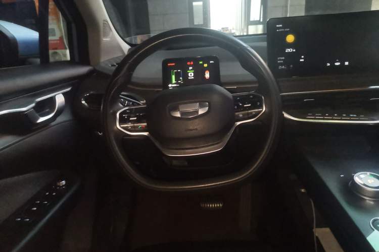 Used Geometry C 2020 Premium Range Version 400 KM C+ Steering Wheel