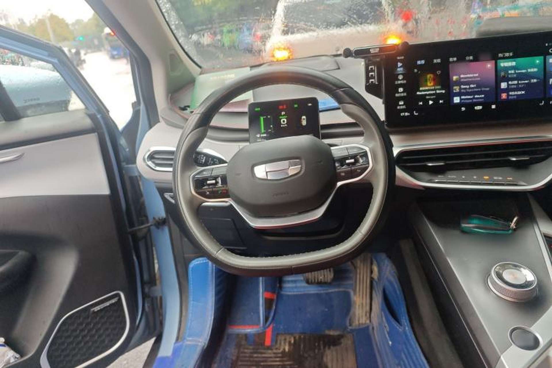 Used Geometry C 2020 Premium Range Edition 400 KM C+ Pro Steering Wheel