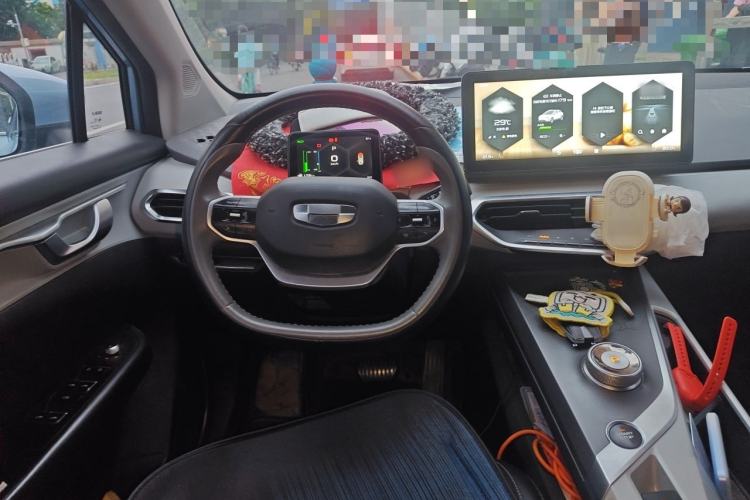 Used Geometry C 2020 Premium Range Edition 400 KM C+ Pro Steering Wheel