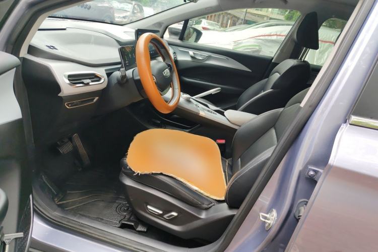 Used Geometry C 2020 Selected Range Edition 550 KM C++ Left Front Seat