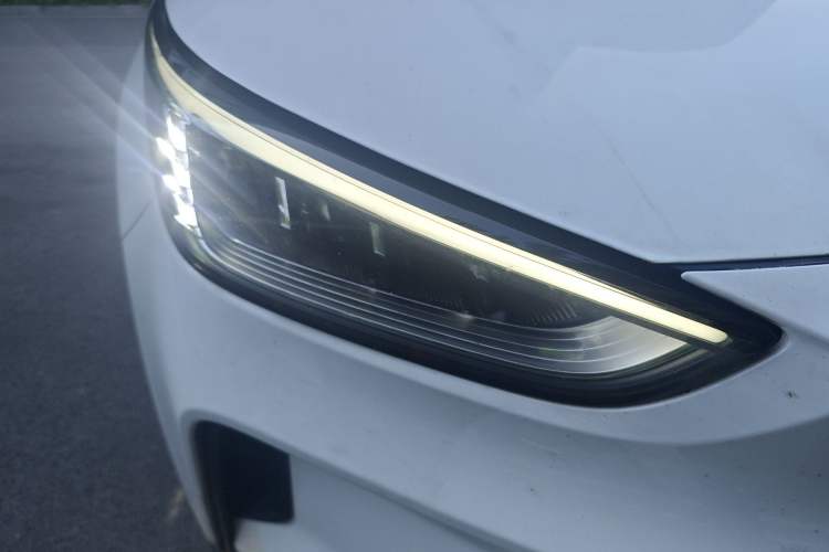 Used Geometry C 2020 Selected Range Edition 550 KM C++ Right Front Headlight
