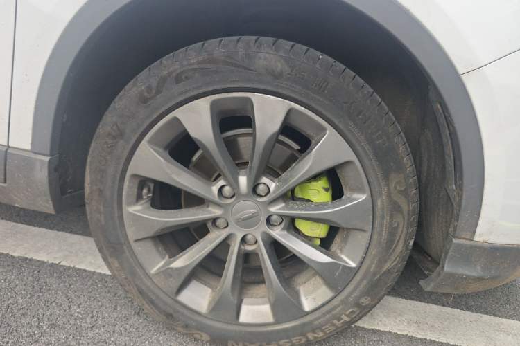 Used Geometry C 2020 Selected Range Edition 550 KM C++ Right Front Wheel Hub