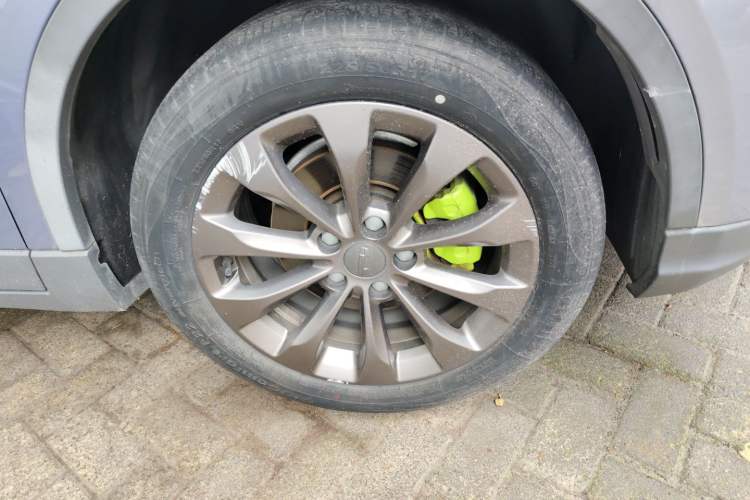 Used Geometry C 2020 Selected Range Edition 550 KM C++ Right Front Wheel Hub