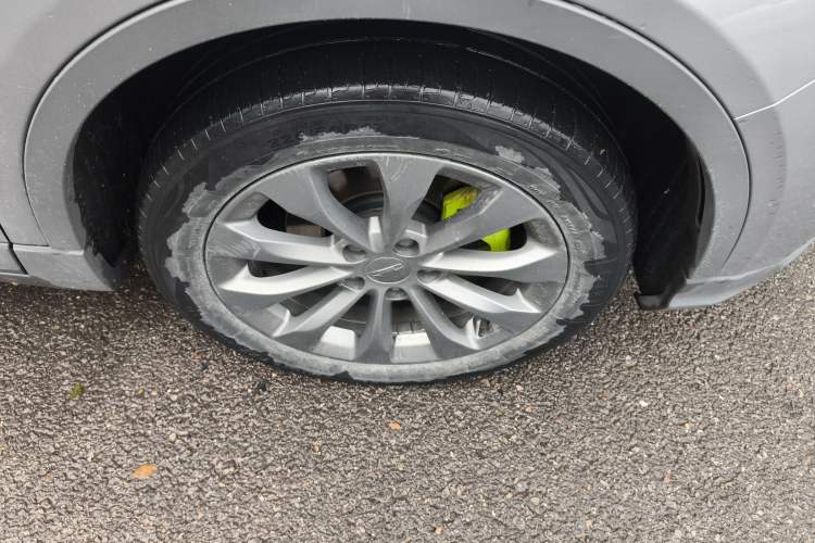 Used Geometry C 2020 Selected Range Edition 550 KM C++ Right Front Wheel Hub