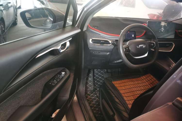 Used Geometry C 2020 Premium Range Version 400 KM C+ Driver Seat