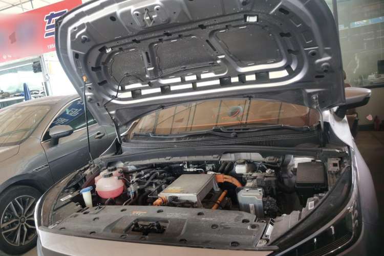 Used Geometry C 2020 Premium Range Version 400 KM C+ Engine Bay