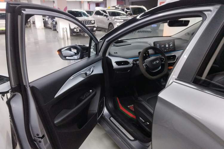Used Geometry C 2020 Selected Range Edition 550 KM C++ Pro Interior 3