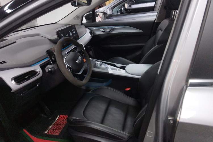 Used Geometry C 2020 Selected Range Edition 550 KM C++ Pro Left Front Seat