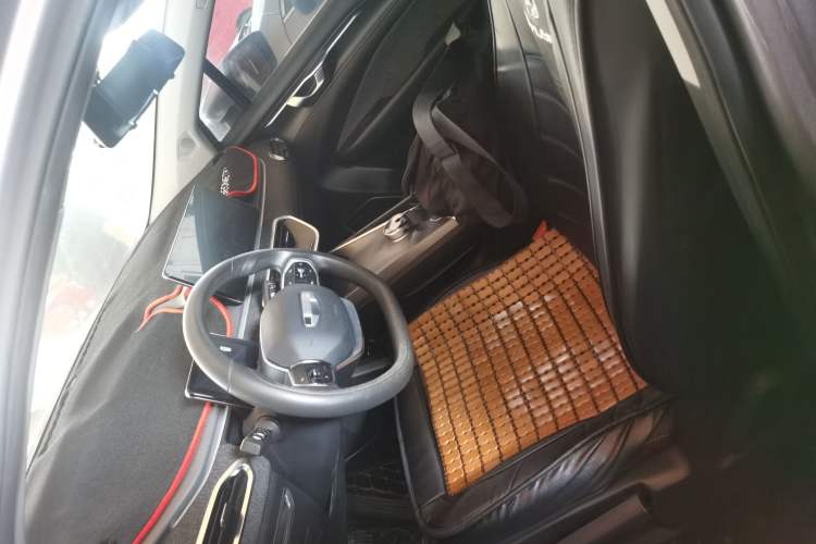 Used Geometry C 2020 Premium Range Version 400 KM C+ Left Front Seat
