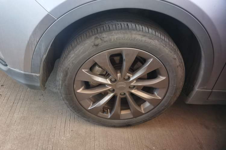 Used Geometry C 2020 Premium Range Version 400 KM C+ Left Front Wheel Hub