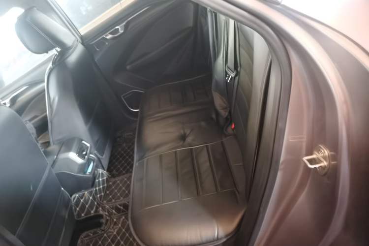 Used Geometry C 2020 Premium Range Version 400 KM C+ Left Rear Seat