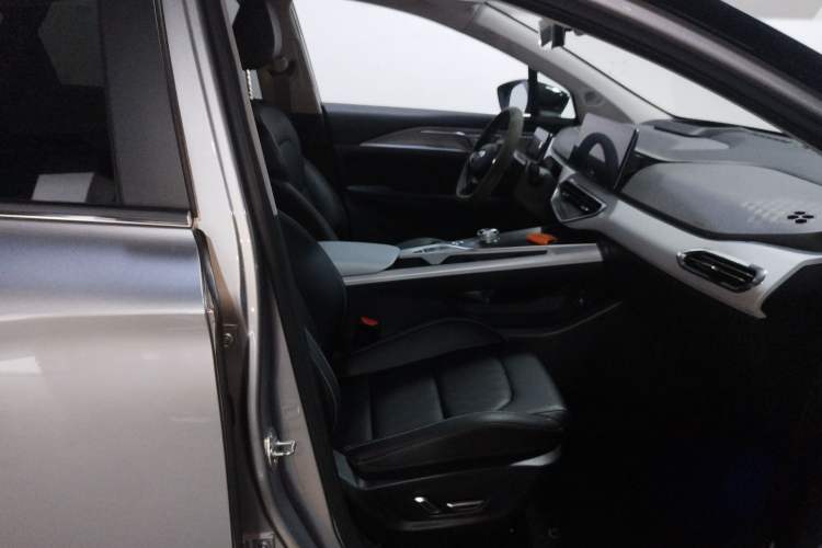 Used Geometry C 2020 Selected Range Edition 550 KM C++ Pro Right Front Seat