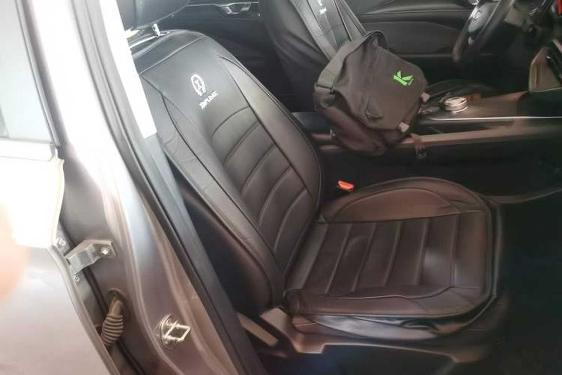 Used Geometry C 2020 Premium Range Version 400 KM C+ Right Front Seat