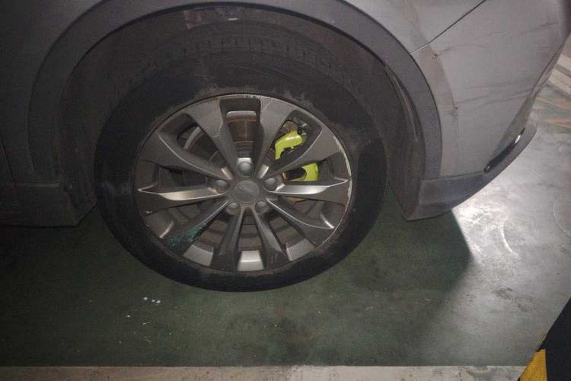 Used Geometry C 2020 Selected Range Edition 550 KM C++ Right Front Wheel Hub