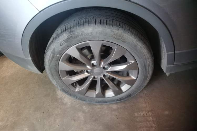 Used Geometry C 2020 Premium Range Version 400 KM C+ Right Rear Wheel Hub