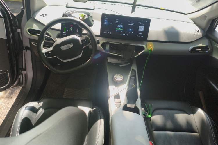 Used Geometry C 2020 Selected Range Edition 550 KM C++ Center Console