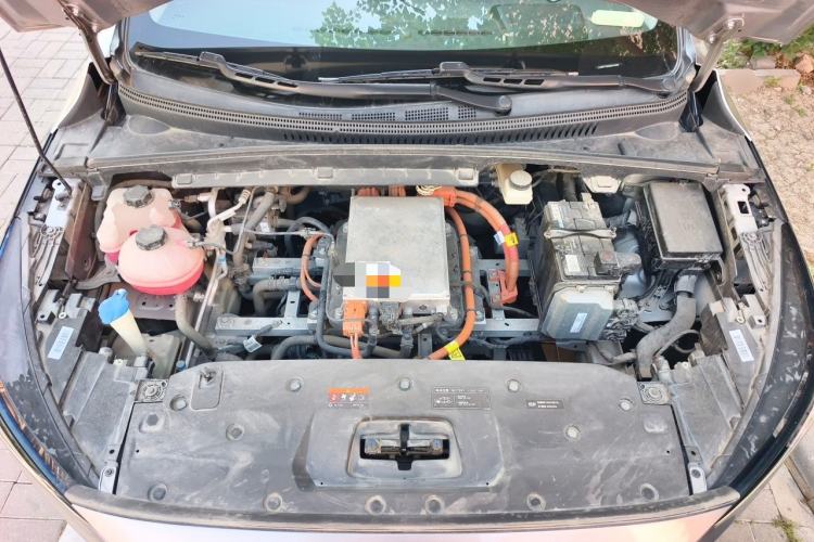 Used Geometry C 2020 Premium Range Edition 400 KM C+ Pro Engine Bay