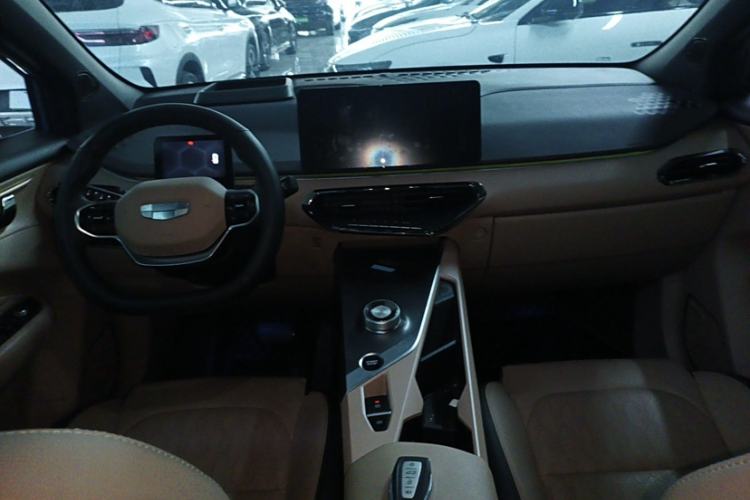 Used Geometry C 2020 Selected Range Edition 550 KM C++ Pro Interior 1