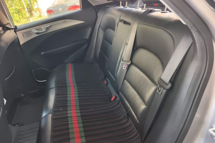 Used Geometry C 2020 Premium Range Edition 400 KM C+ Pro Interior 4