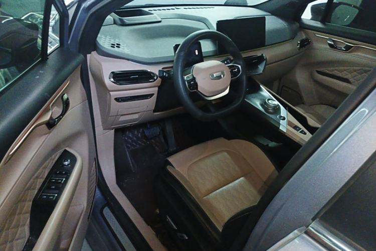 Used Geometry C 2020 Selected Range Edition 550 KM C++ Pro Left Front Seat