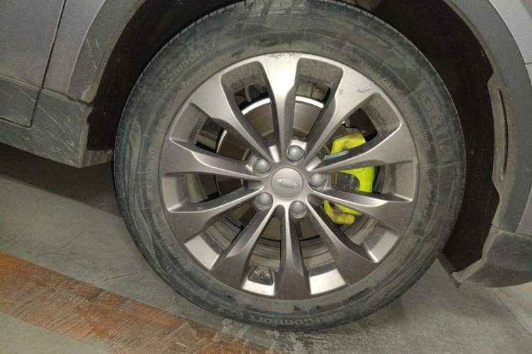 Used Geometry C 2020 Selected Range Edition 550 KM C++ Right Front Wheel Hub
