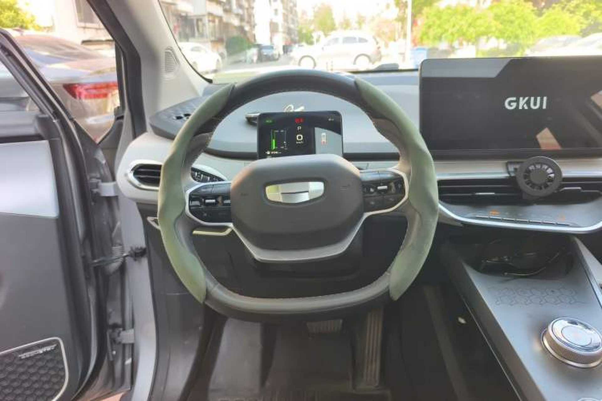 Used Geometry C 2020 Premium Range Edition 400 KM C+ Pro Steering Wheel