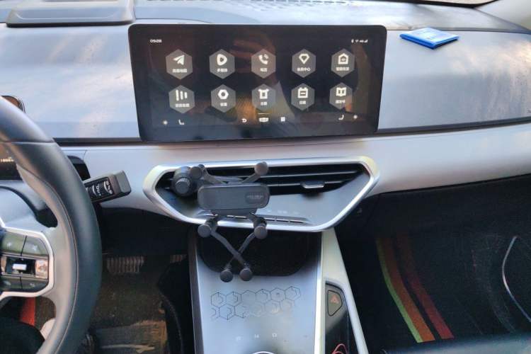 Used Geometry C 2020 Selected Range Edition 550 KM C++ Audio And AC Panel