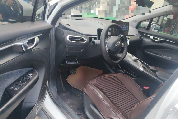 Used Geometry C 2020 Premium Range Version 400 KM C+ Driver Seat