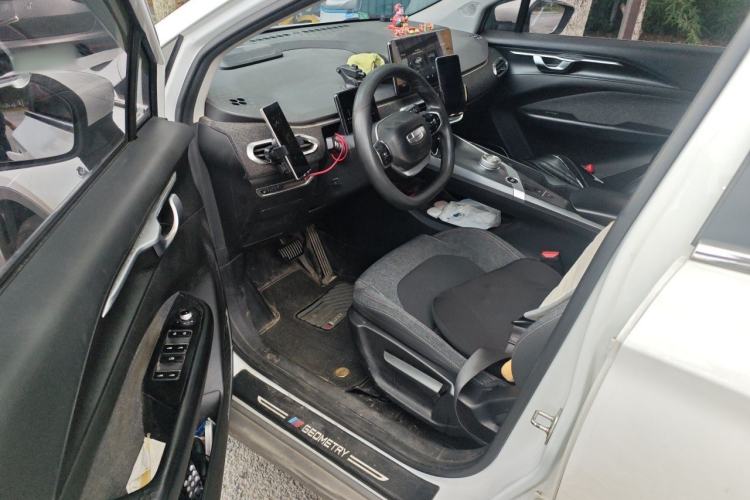 Used Geometry C 2020 Premium Range Version 400 KM C+ Driver Seat