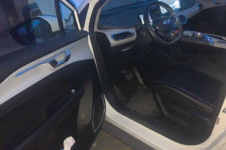 Used Geometry C 2020 Premium Range Edition 400 KM C+ Pro Driver Seat