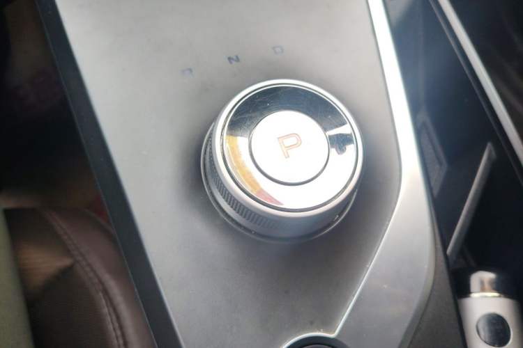 Used Geometry C 2020 Premium Range Version 400 KM C+ Gear Lever