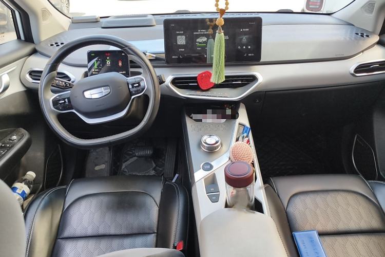 Used Geometry C 2020 Premium Range Edition 400 KM C+ Pro Interior 2