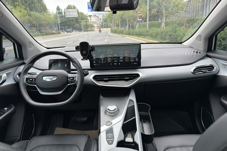Used Geometry C 2020 Selected Range Edition 550 KM C++ Interior 4