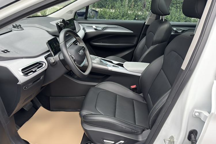 Used Geometry C 2020 Selected Range Edition 550 KM C++ Left Front Seat