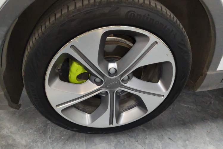 Used Geometry C 2020 Selected Range Edition 550 KM C++ Pro Left Front Wheel Hub