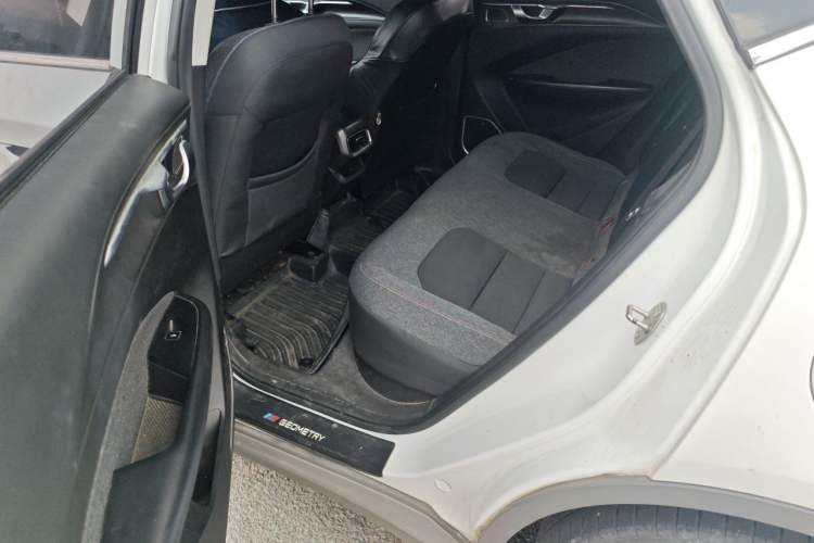 Used Geometry C 2020 Premium Range Version 400 KM C+ Left Rear Seat