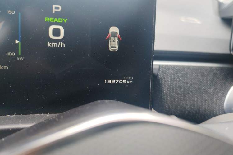 Used Geometry C 2020 Premium Range Version 400 KM C+ Odometer Close Up
