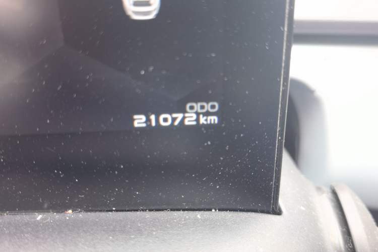Used Geometry C 2020 Selected Range Edition 550 KM C++ Pro Odometer Close Up