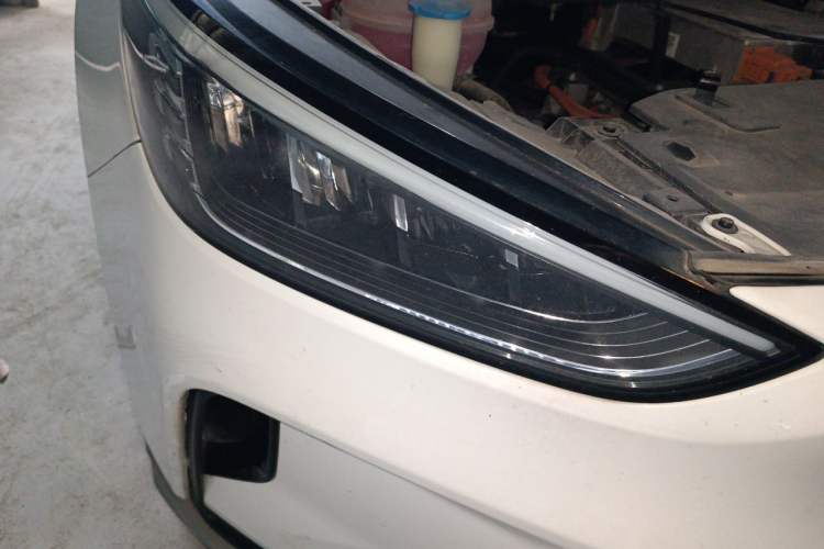 Used Geometry C 2020 Premium Range Version 400 KM C+ Right Front Headlight