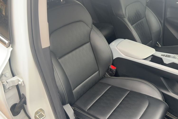 Used Geometry C 2020 Premium Range Edition 400 KM C+ Pro Right Front Seat