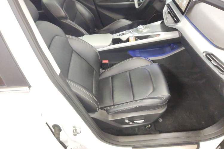 Used Geometry C 2020 Selected Range Edition 550 KM C++ Pro Right Front Seat