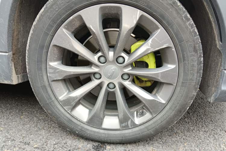 Used Geometry C 2020 Selected Range Edition 550 KM C++ Right Front Wheel Hub