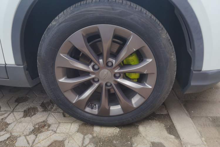 Used Geometry C 2020 Selected Range Edition 550 KM C++ Right Front Wheel Hub